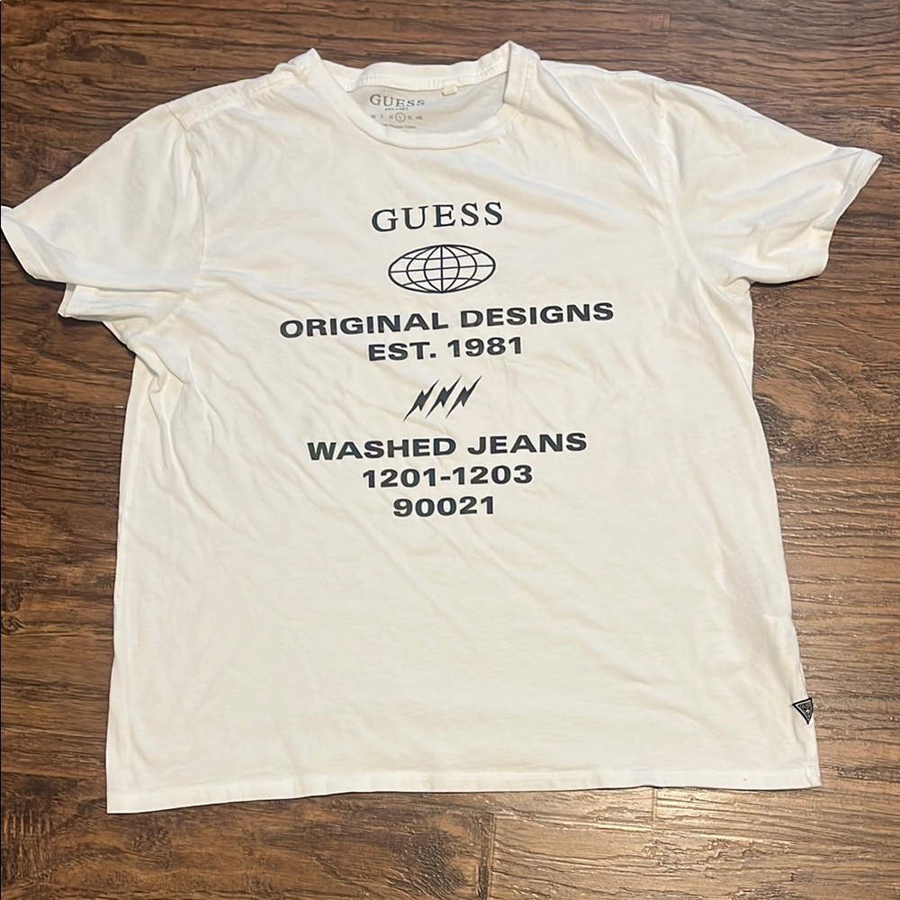 GUESS White Graphic T-Shirt